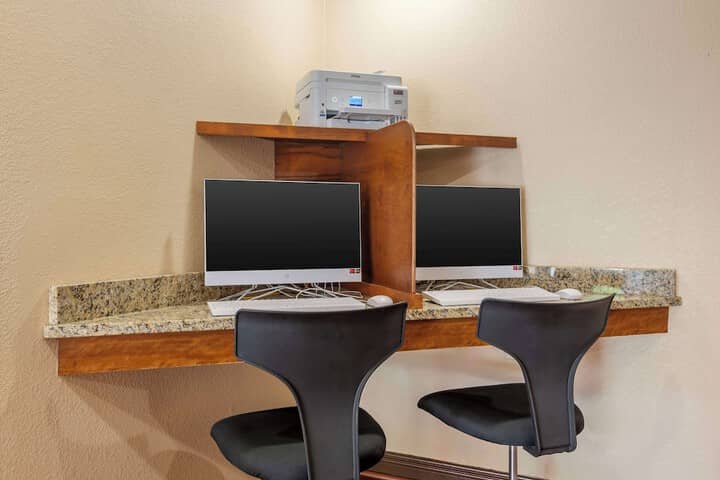 Business Center 26 of 29